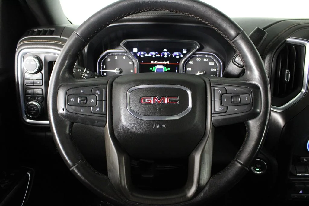Used 2022 White GMC AT4 image 25