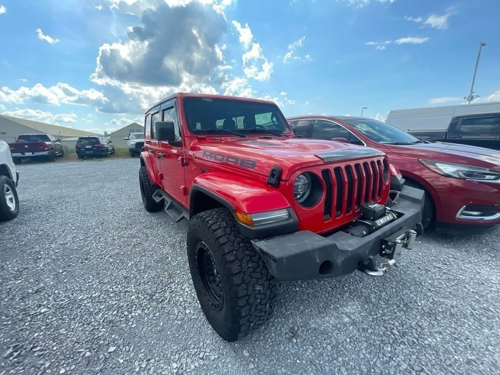 Used 2018 Red Jeep Unlimited Sahara image 7