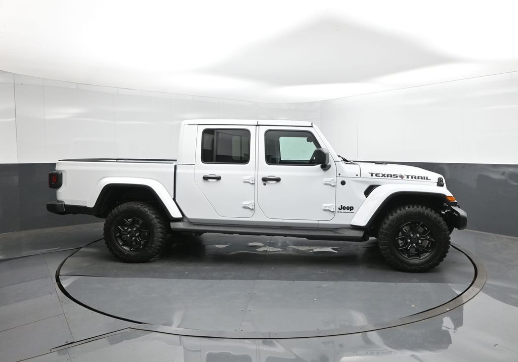 New 2026 Bright White Clearcoat Jeep Texas Trail image 11