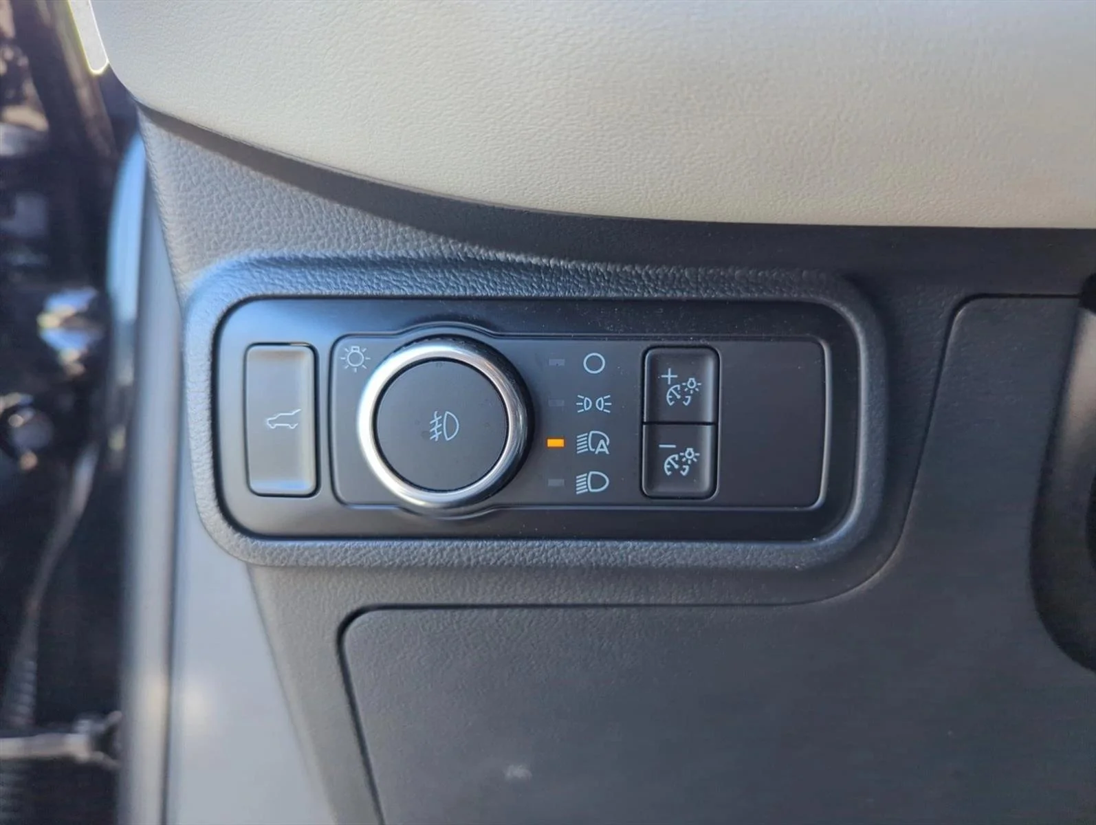 Used 2025 Agate Black Metallic Ford Active image 14