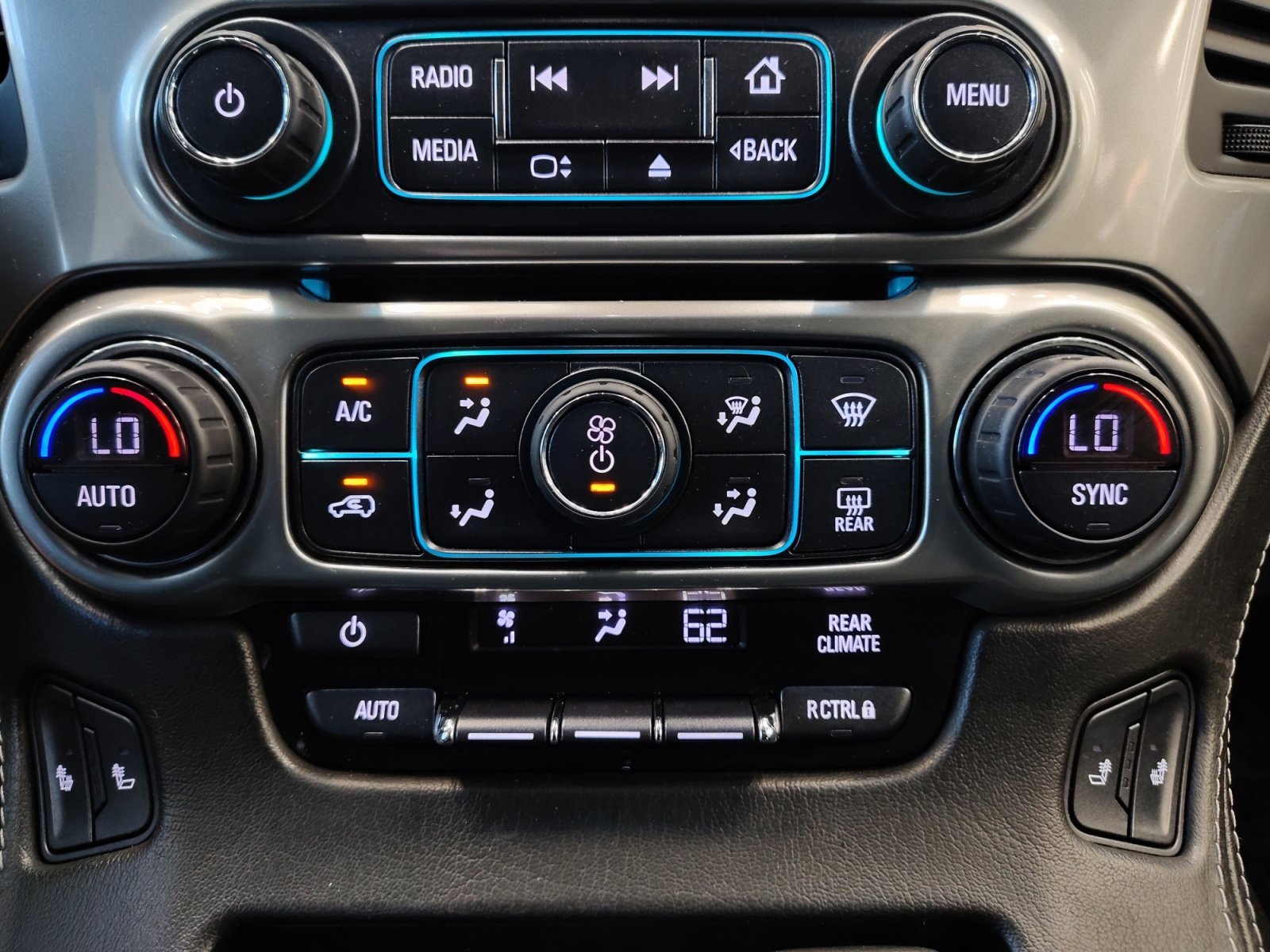 Used 2019 Pepperdust Metallic Chevrolet LT image 18