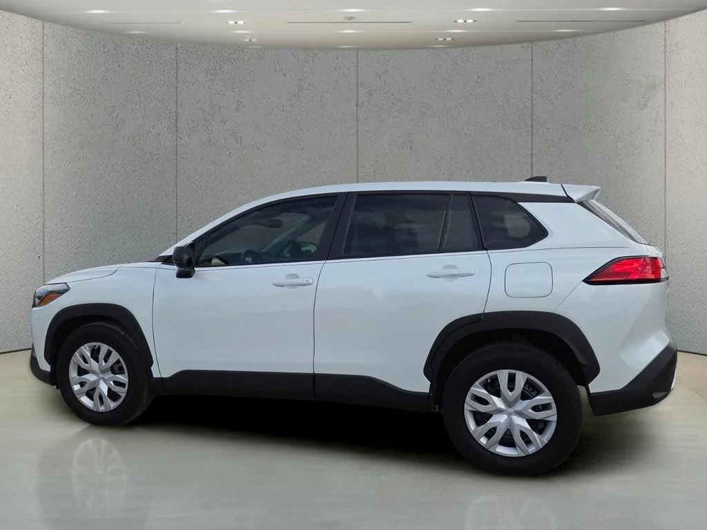 Used 2025 Pearl Toyota L image 8