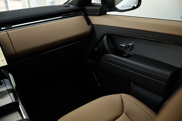 New 2026 Fuji White Land Rover Dynamic SE image 40