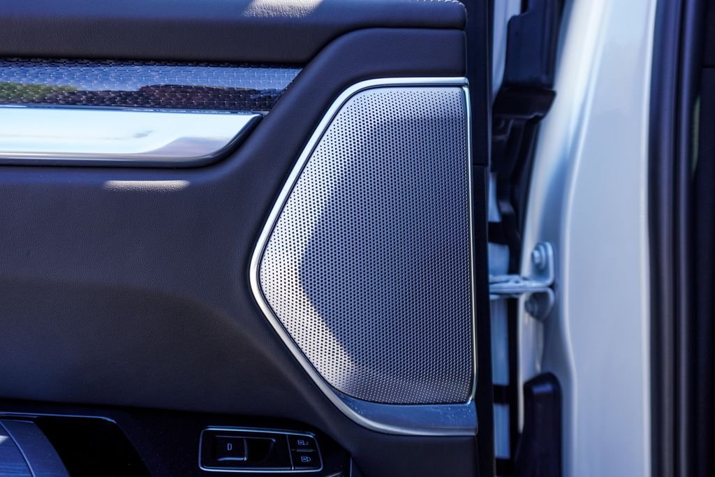 Used 2025 White Cadillac V-Series image 12