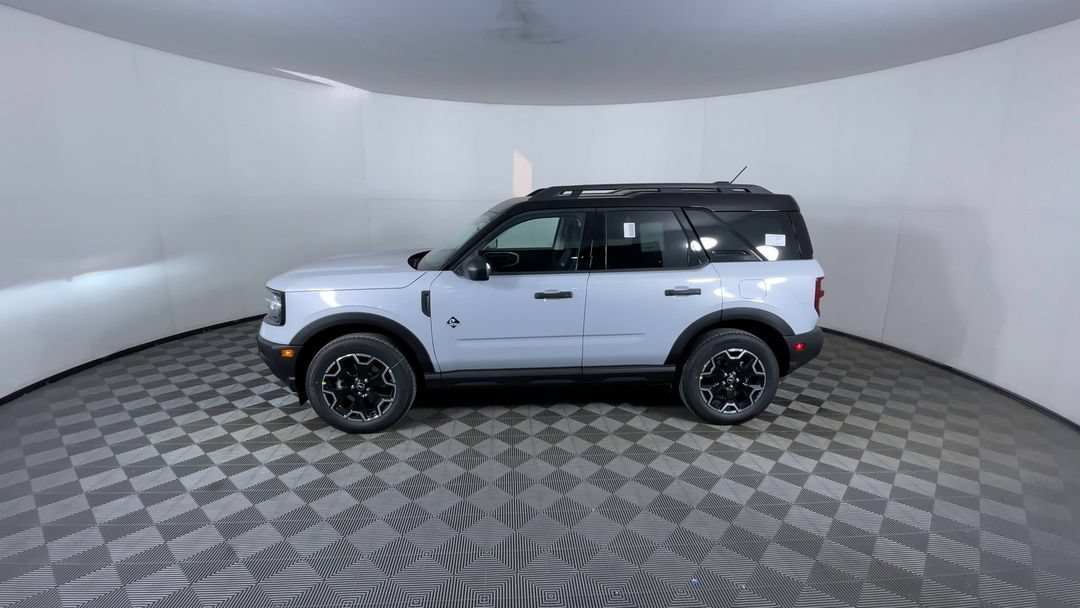 Used 2026 Space White Metallic Ford Outer Banks image 5