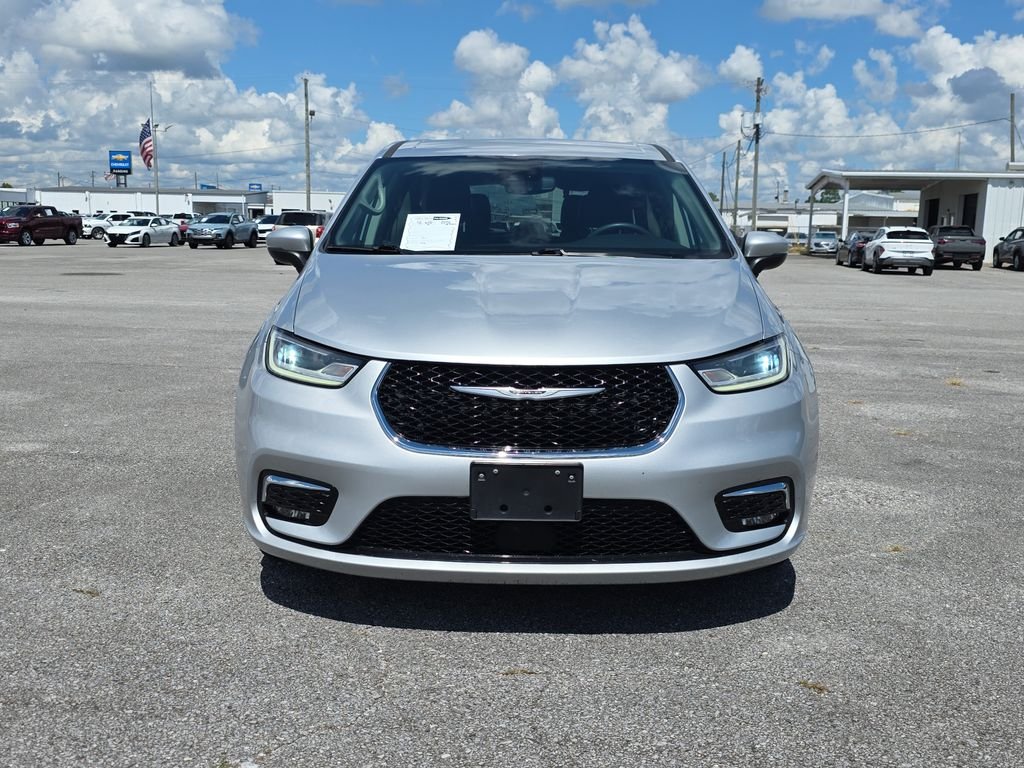 Used 2023 Silver Mist Clearcoat Chrysler Touring L image 3