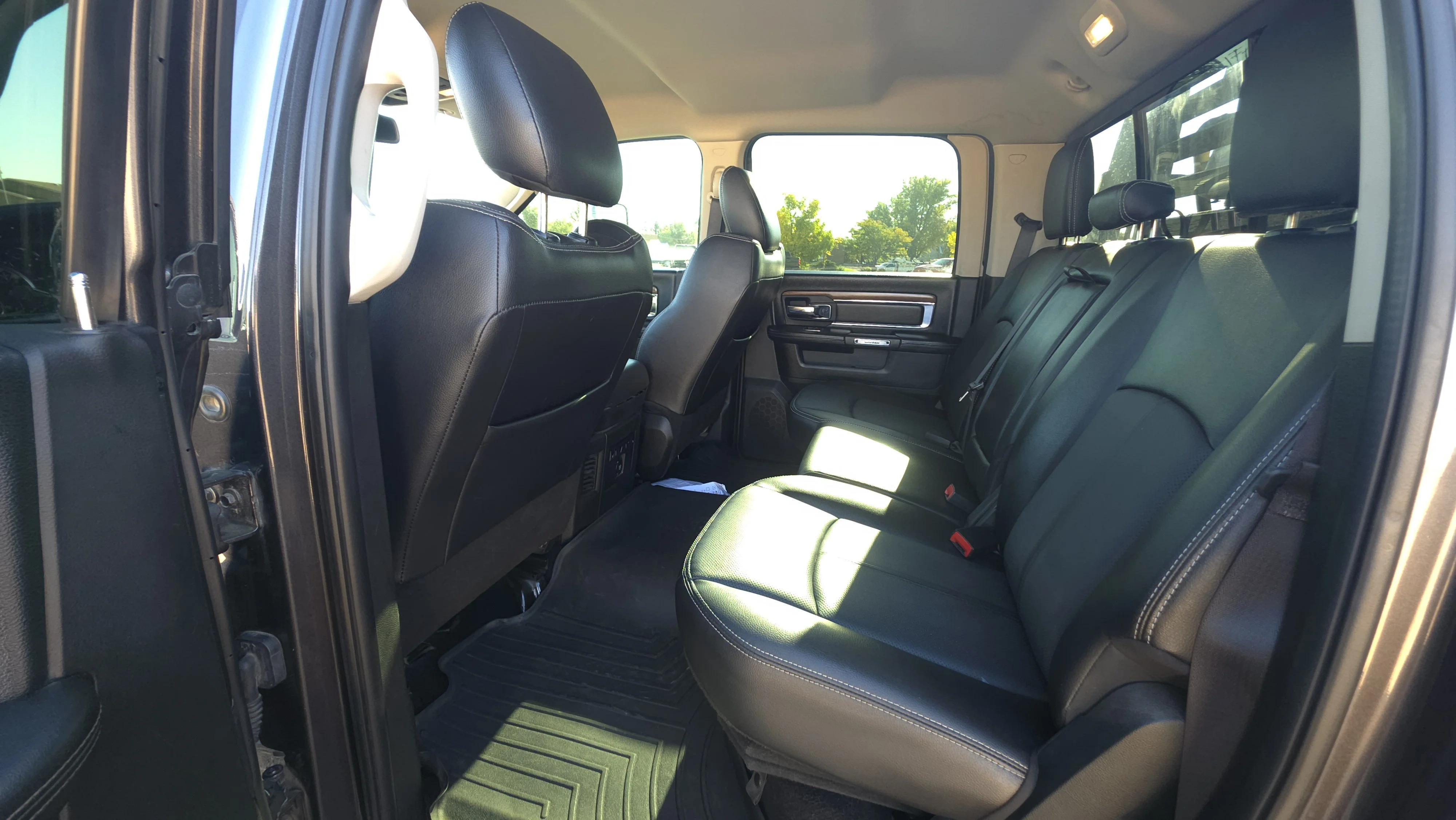 Used 2018 Granite Crystal Metallic Clearcoat Ram Laramie image 19