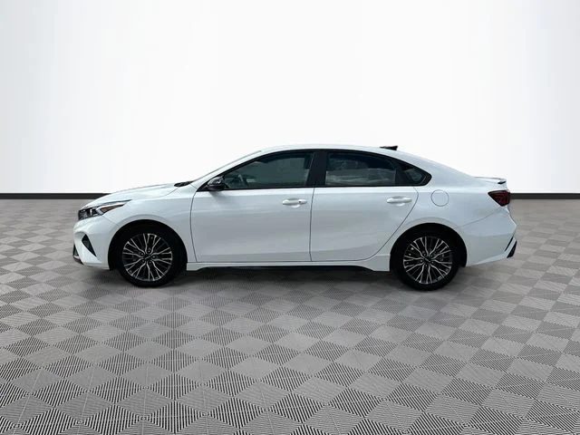 Used 2023 White Kia GT-Line image 8