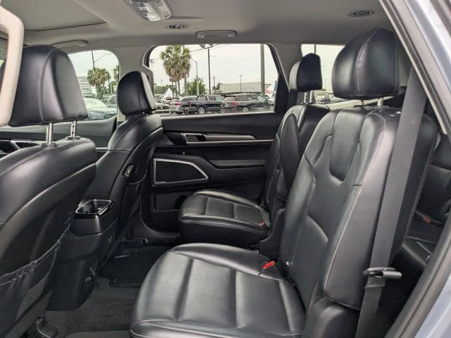 Used 2022 Silver Kia S image 13