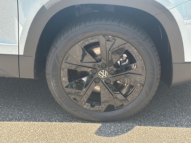 New 2026 Gray Volkswagen 1.5T SE Black image 12