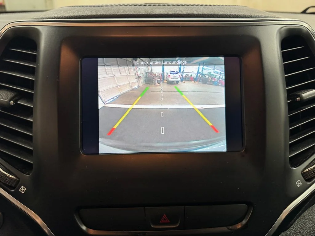 Used 2019 Silver Jeep Latitude Plus image 20