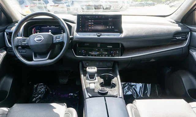 Used 2025 Blue Nissan Platinum image 16