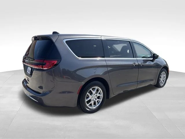 Used 2023 Gray Chrysler Touring L image 31