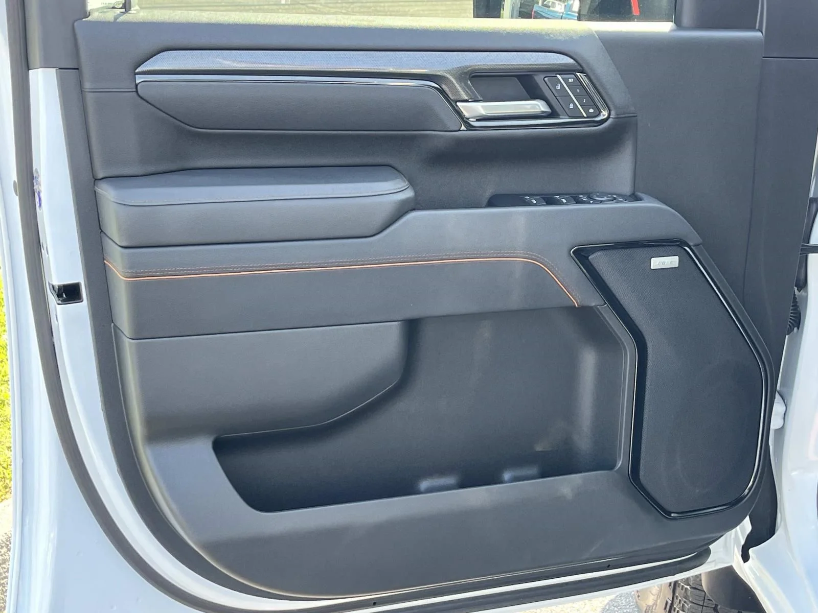 Used 2025 White GMC AT4 image 25