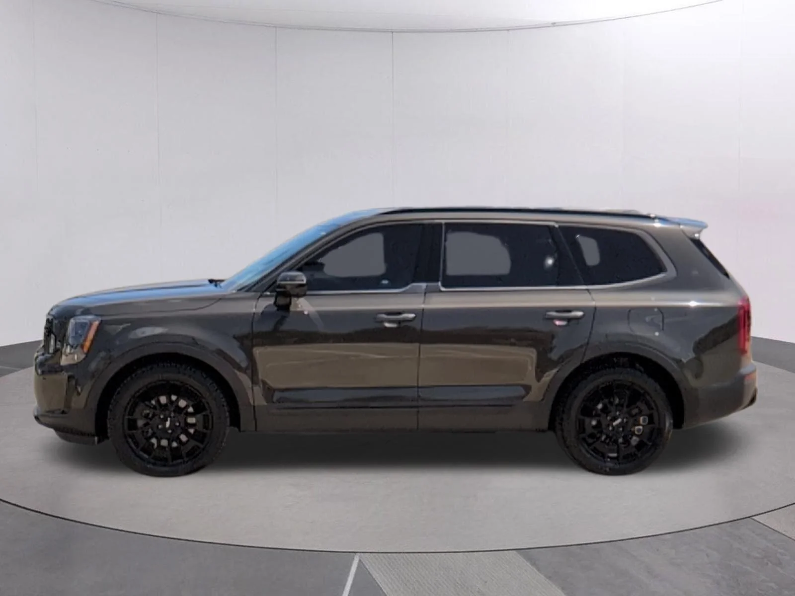 Used 2022 Dark Moss Kia SX image 2