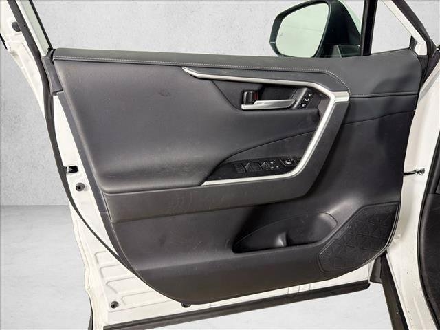 Certified Used 2025 WIND CHILL PEARL Toyota  image 11