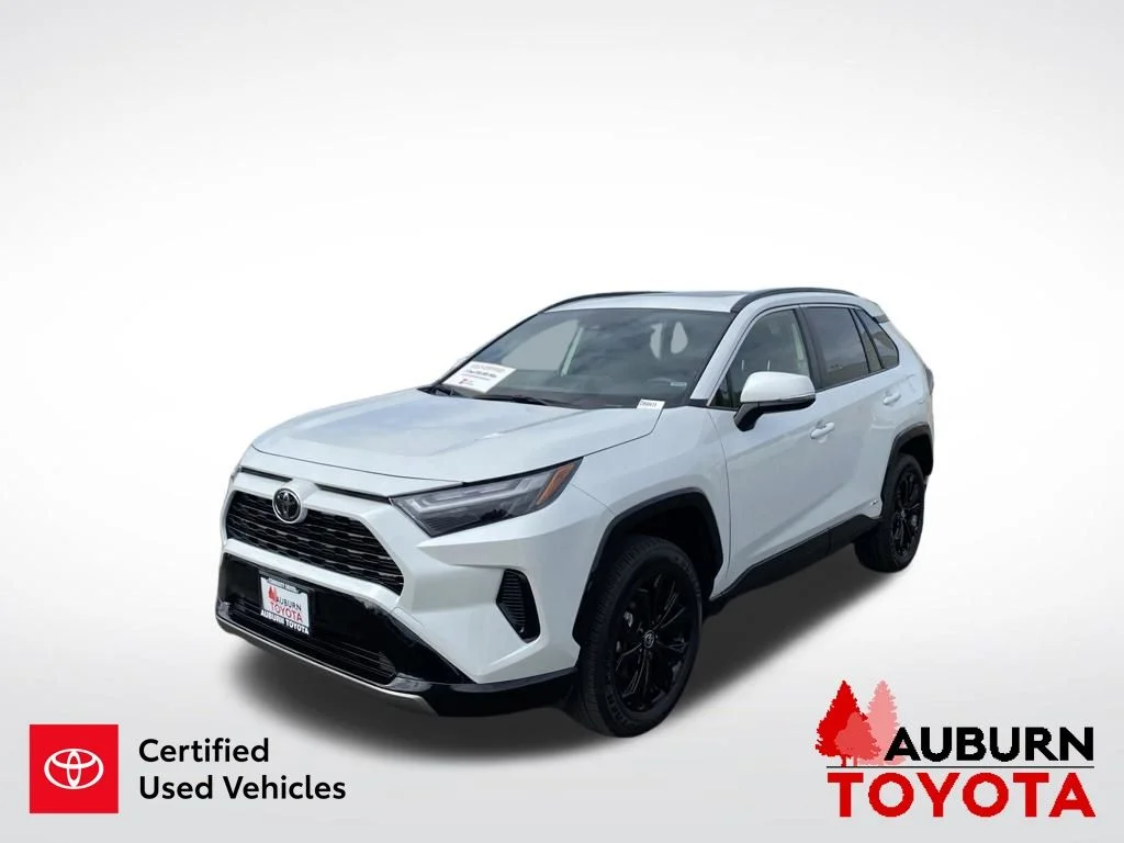 Used 2025 Ice Cap Toyota SE image 4