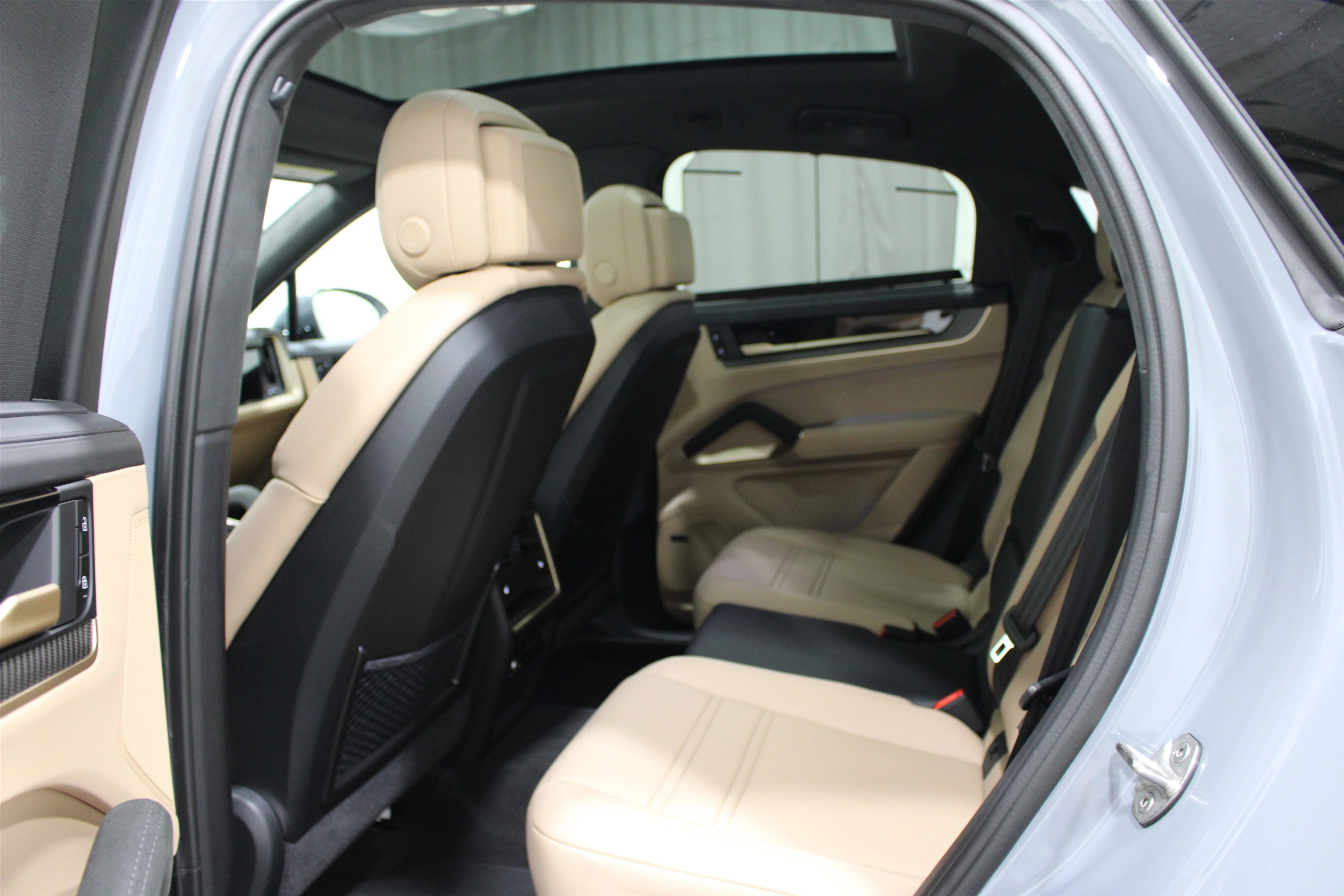 2025 Porsche Cayenne Coup Turbo E-Hybrid - Photo 24