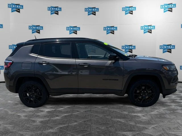Used 2022 Gray Jeep Latitude image 6