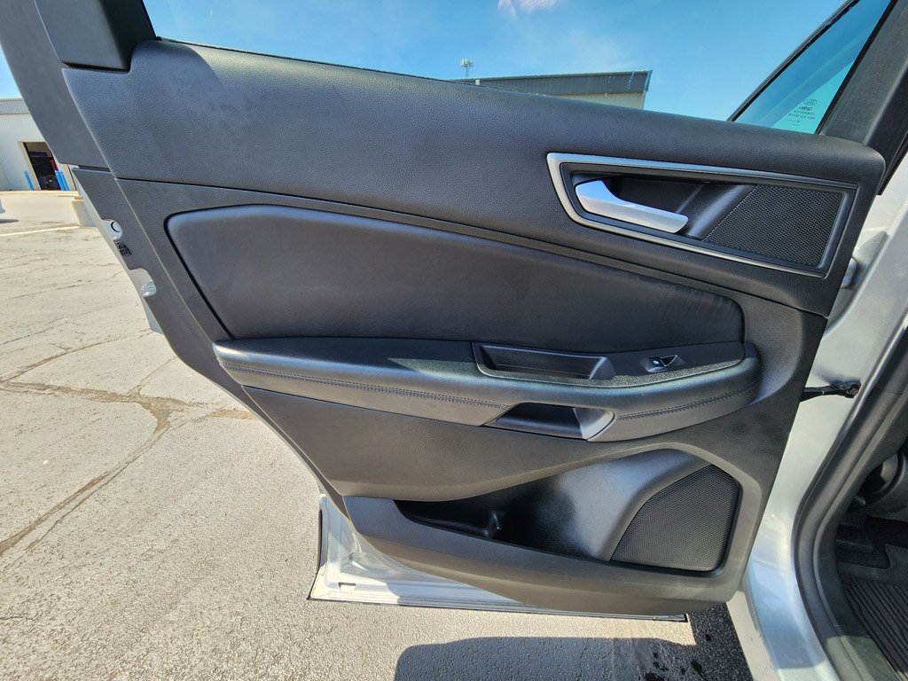 Used 2024 Iconic Silver Metallic Ford SE image 16