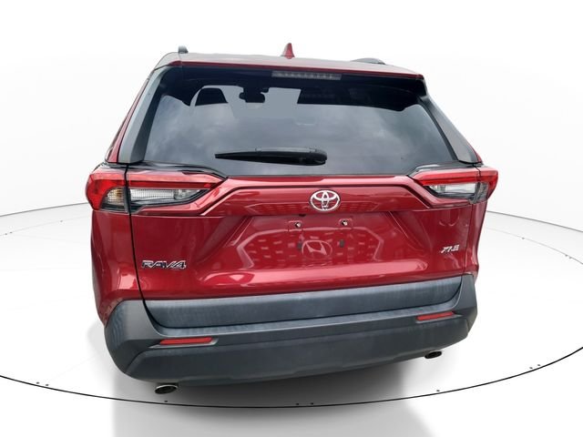 Used 2022 Red Toyota XLE Premium image 4