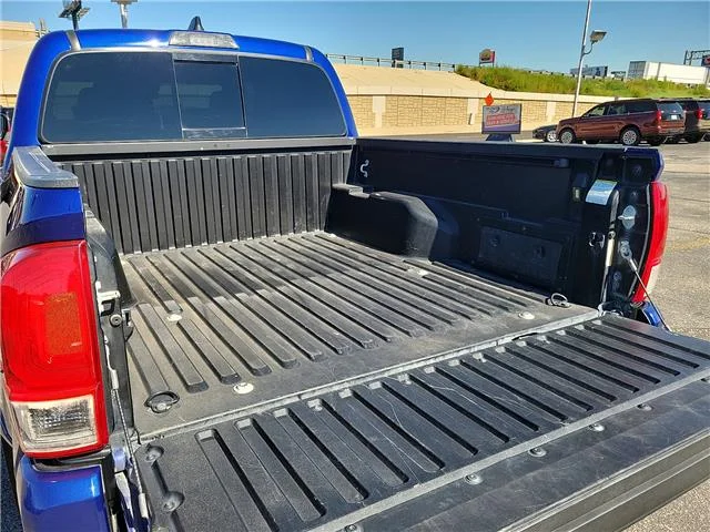 Used 2022 Blue Crush Metallic Toyota SR5 V6 4x4 Double Cab 5 ft. box 127.4 in. WB image 7