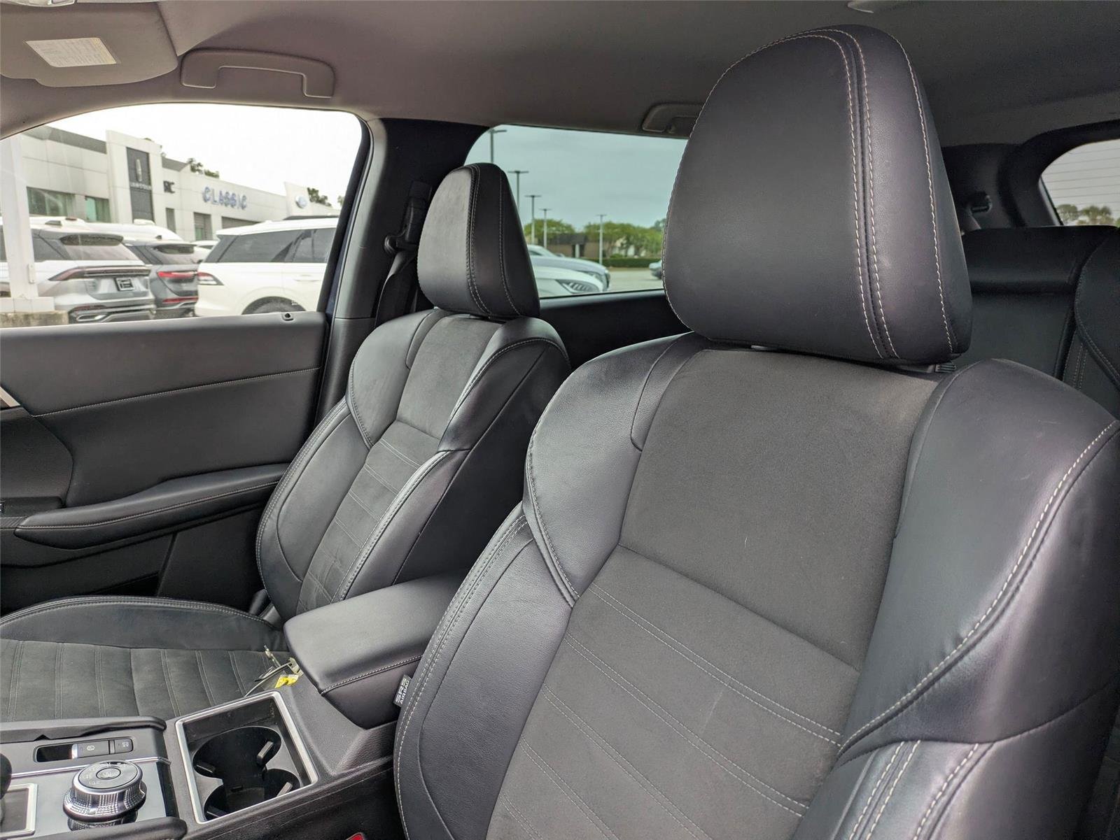 Used 2023 Cosmic Blue Metallic Mitsubishi SE image 14