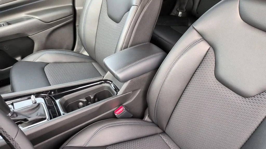 New 2026 Blue Jeep Latitude image 21