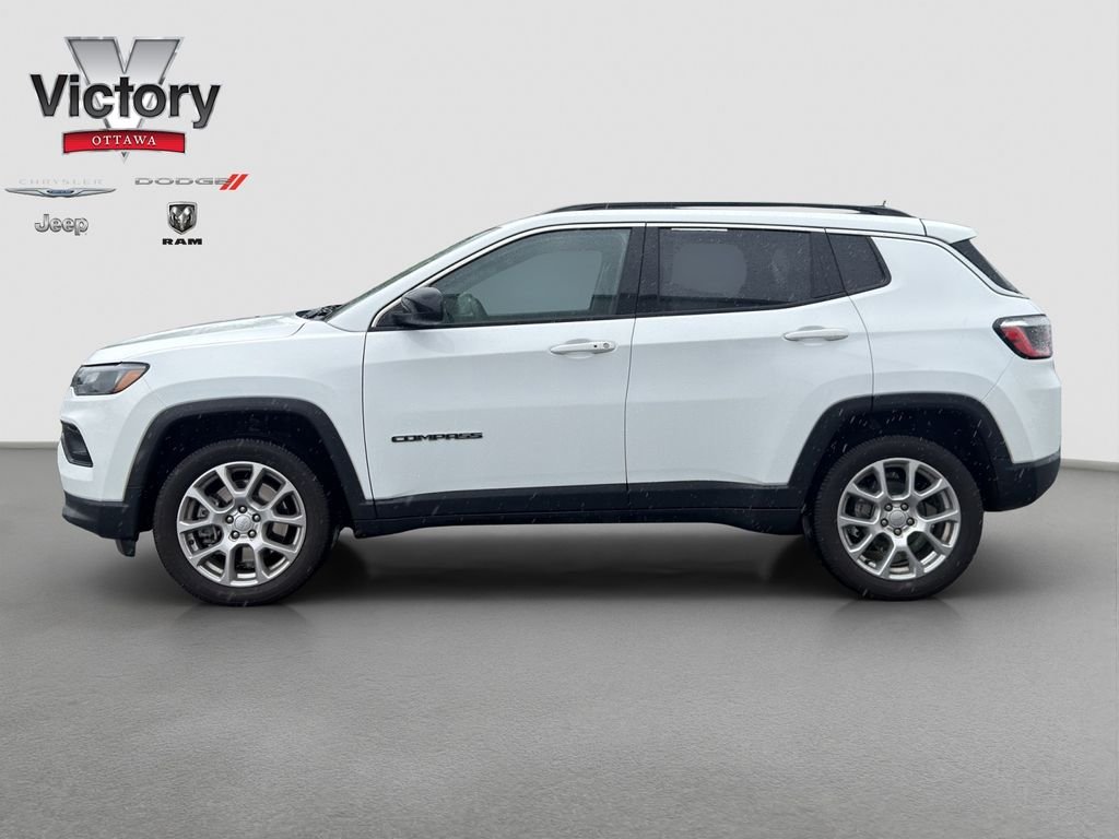 Used 2023 White Jeep Latitude Lux image 3