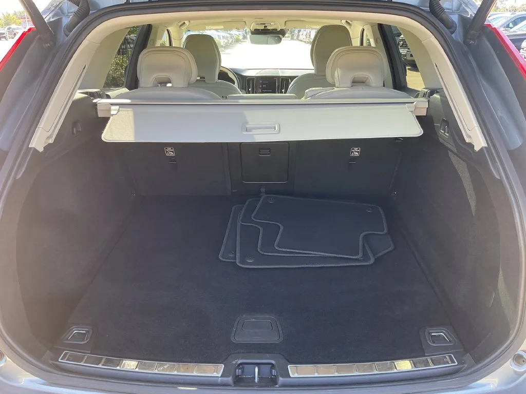 Used 2021 Gray Volvo T5 Inscription image 10