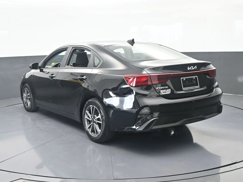 Used 2023 Aurora Black Pearl Kia LXS image 4