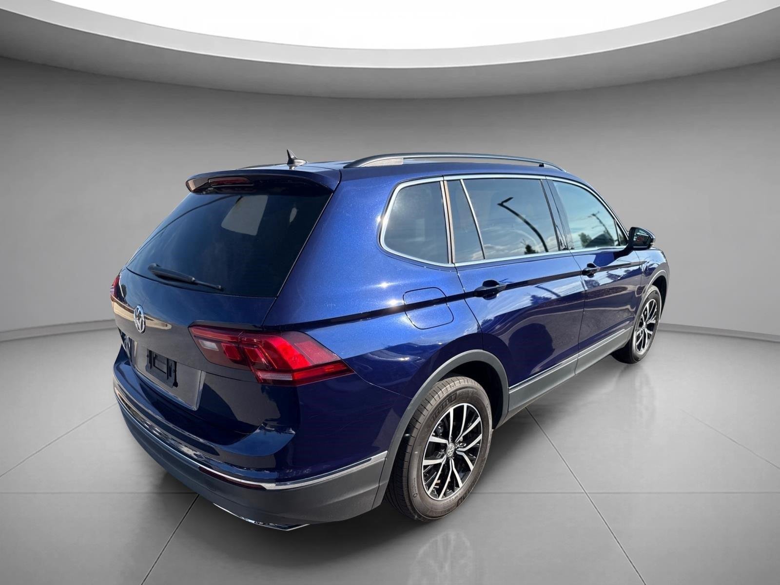 Used 2021 Atlantic Blue Metallic Volkswagen SE image 16