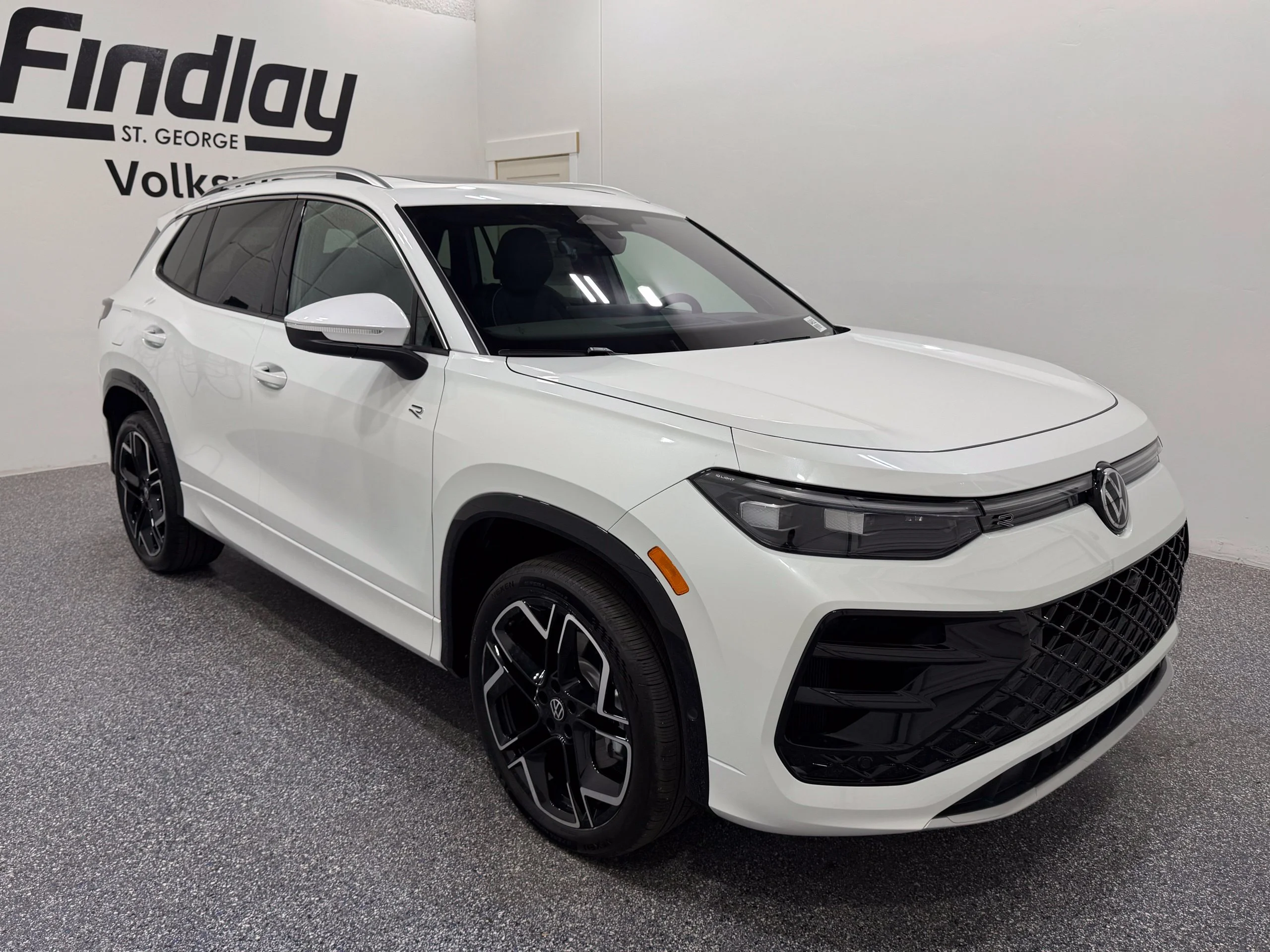 New 2026 White Volkswagen SEL R-Line Turbo image 9