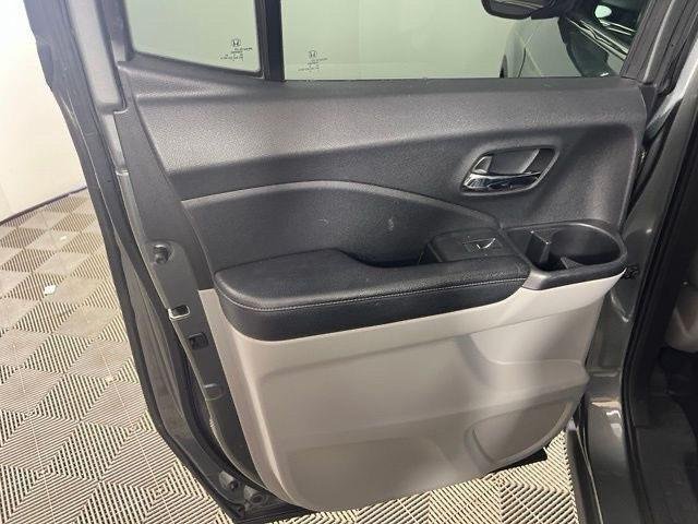 Certified Used 2017 Forest Mist Metallic Honda RTL image 12