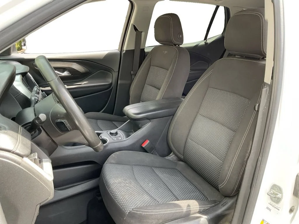 Used 2023 SUMMIT WHITE GMC SLE image 25