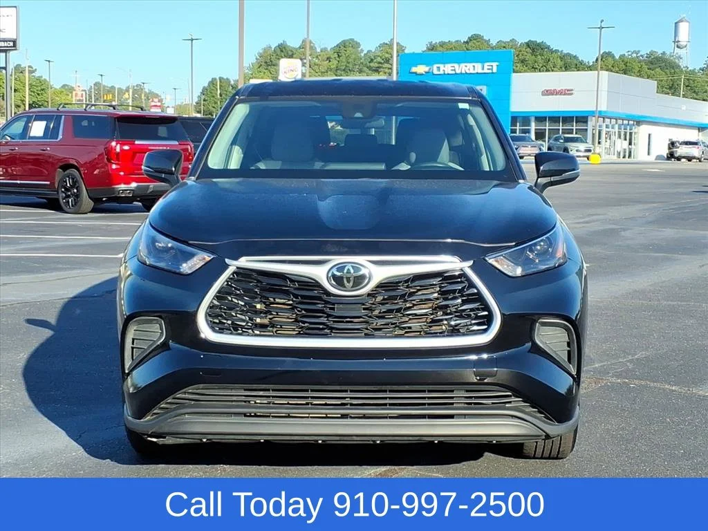 Used 2022 Black Toyota L image 2