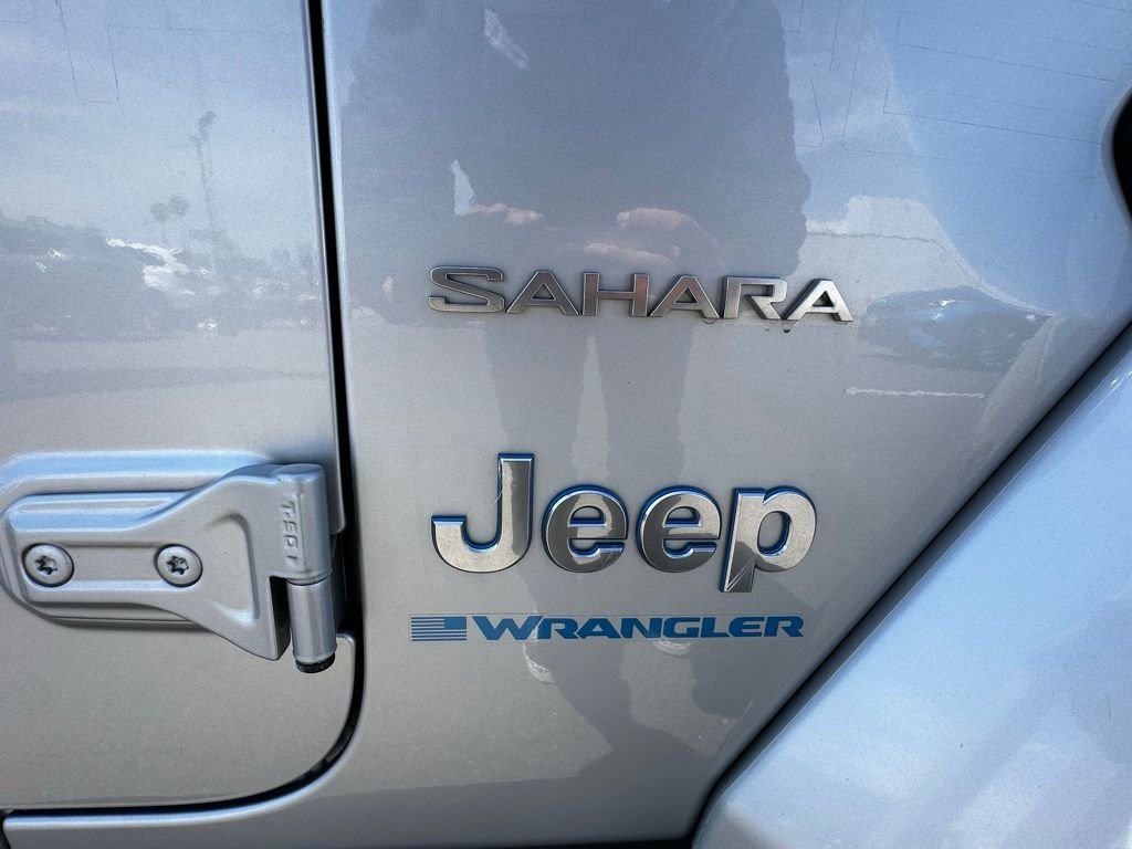 Used 2023 Silver Jeep Sahara 4xe image 9