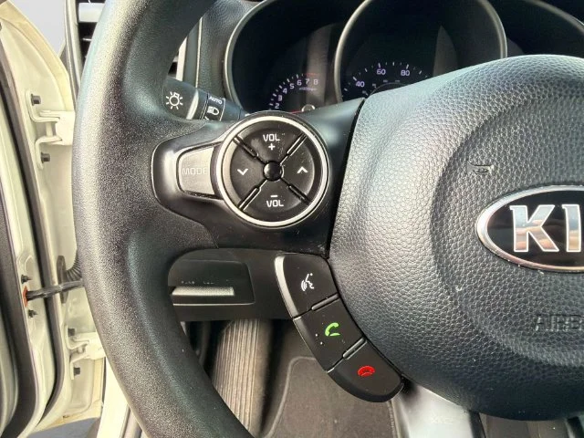 Used 2019 Clear White Kia Base image 25