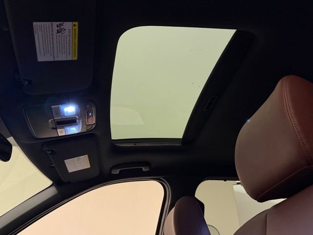 Used 2023 Moss Kia EX image 32