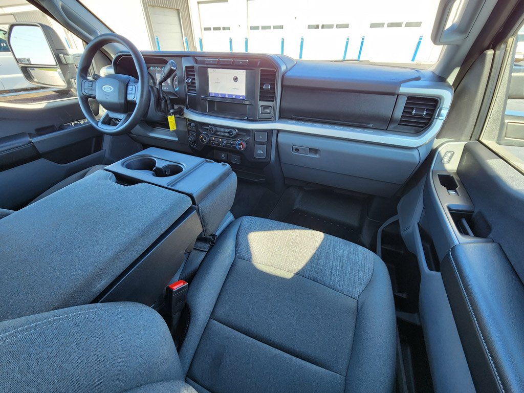 Used 2024 Oxford White Ford XLT image 21