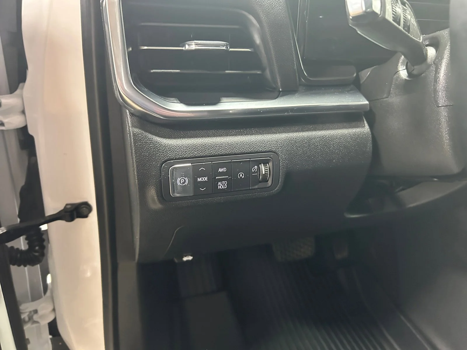 Used 2025 White GMC AWD Elevation image 15