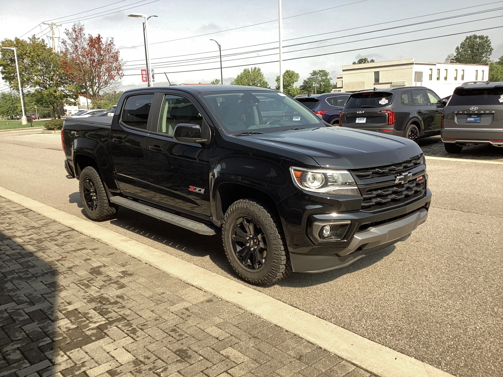 Used 2022 Black Chevrolet Z71 image 1