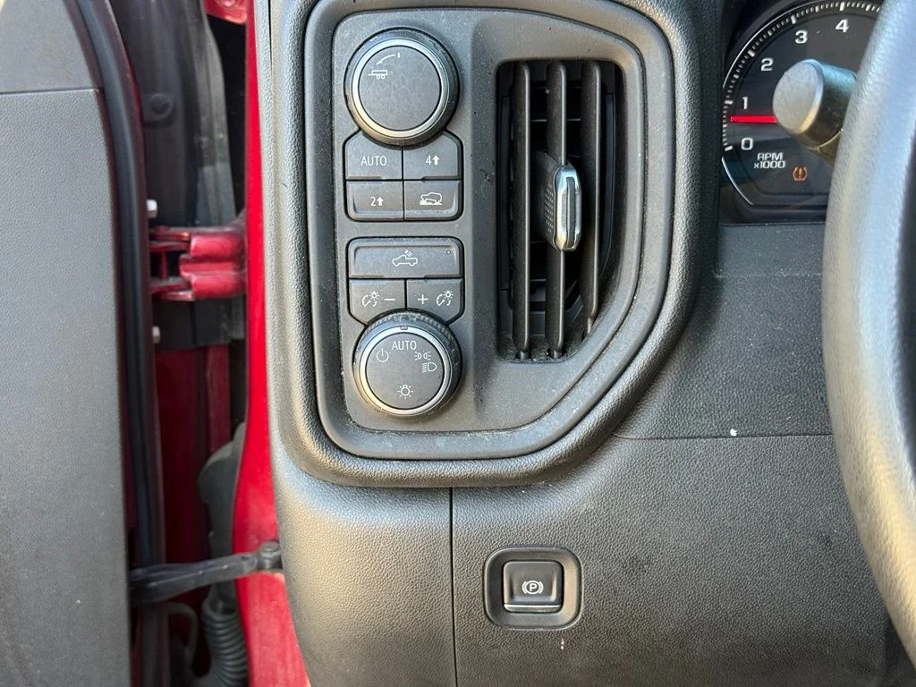 Used 2019 Red Chevrolet Custom image 18
