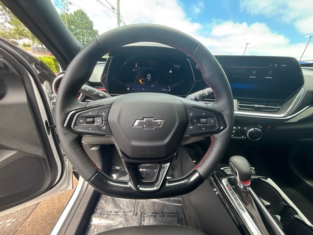 Used 2025 White Chevrolet 2RS image 15
