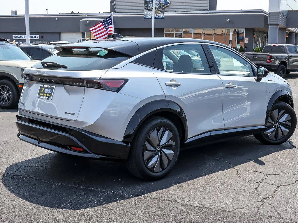 Used 2023 Brilliant Silver Metallic/Black Diamond Pearl Nissan ENGAGE image 9