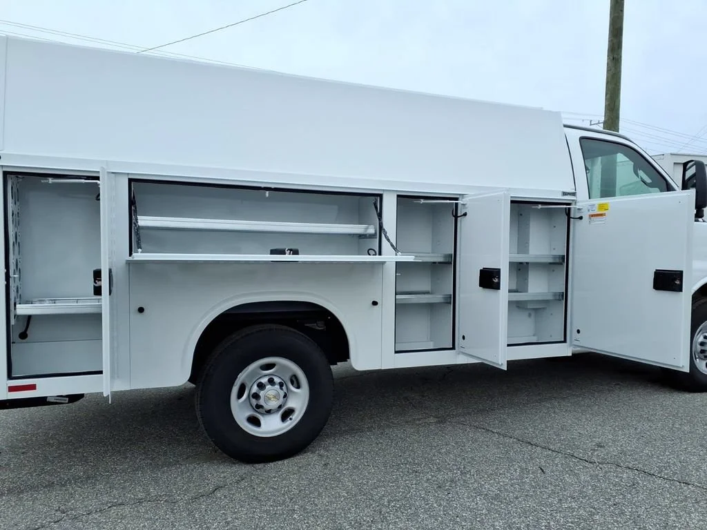 New 2025 Summit White Chevrolet 1WT image 8