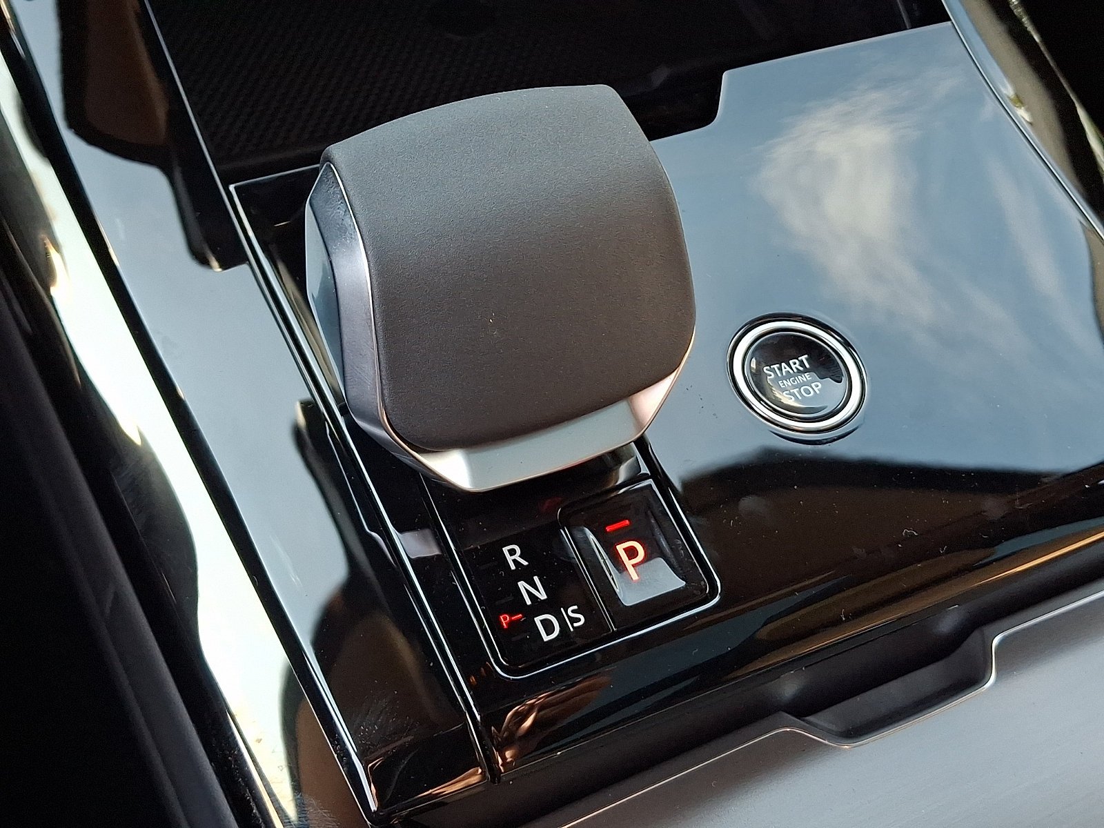 New 2026 Fuji White Land Rover  image 12
