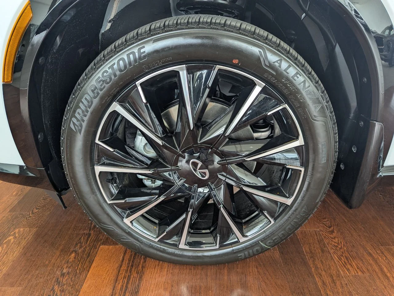 New 2027 2T RAD WHT INFINITI Autograph AWD image 9