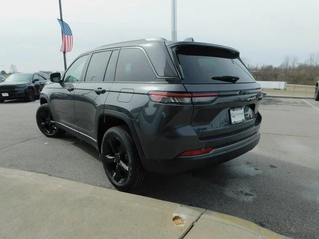 New 2026 Baltic Gray Metallic Clear-Coat Exterior Paint Jeep Limited image 28