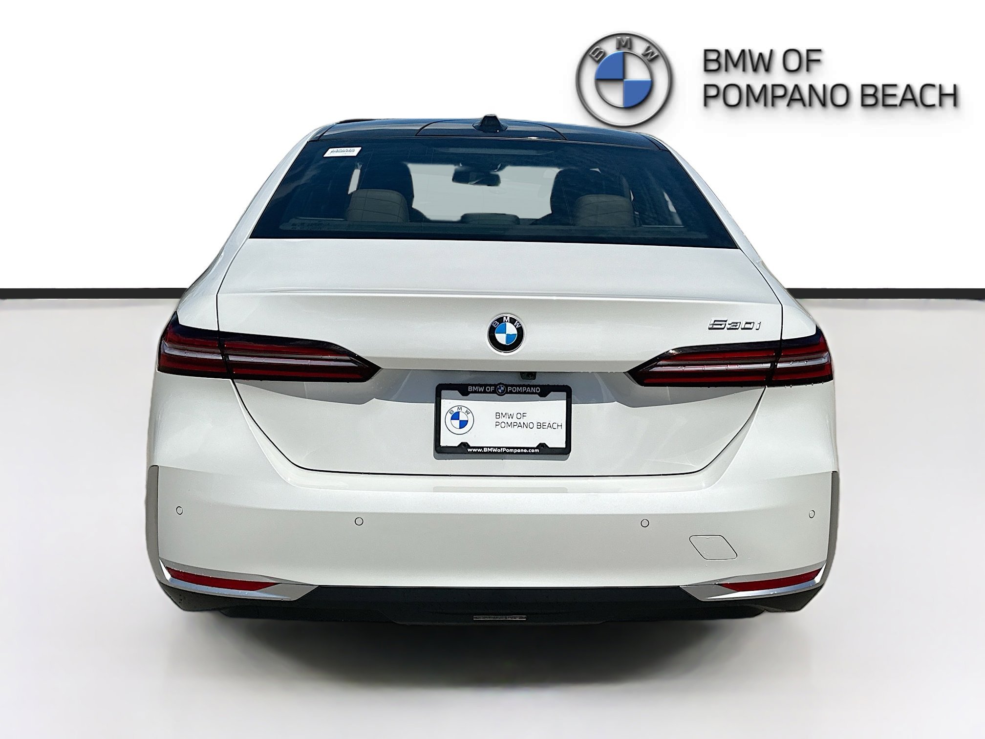New 2026 Mineral White Metallic BMW 530i image 5